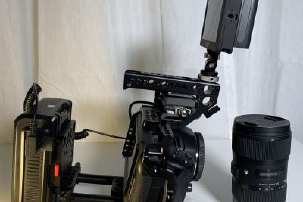 Location Blackmagic Pocket Cinema Camera 6k (BMPCC 6k) #Pack Complet Handheld+ 1 objectif - Lightyshare