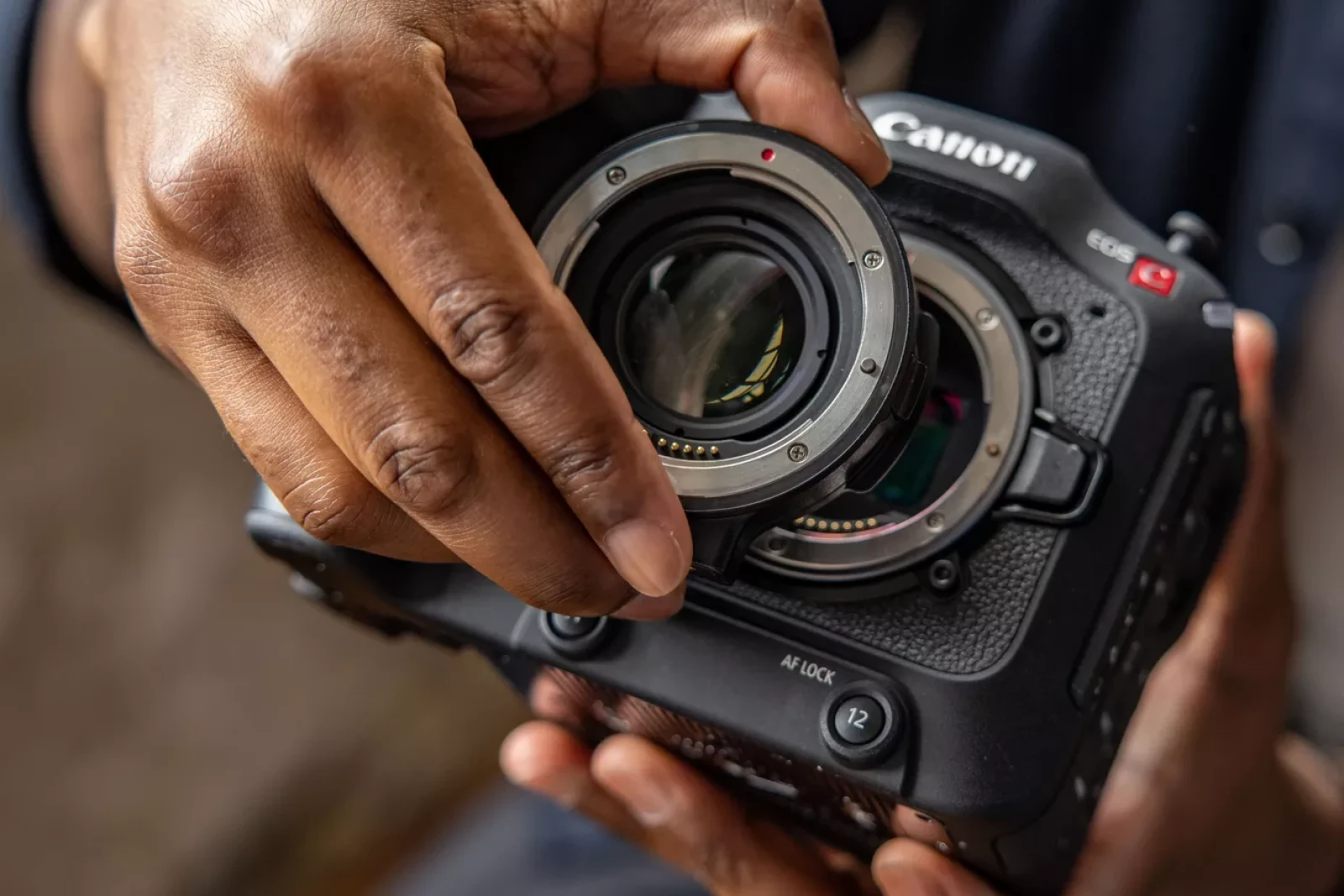 Canon Bague Canon EF-EOS R 0.71x - Photo 2 sur 3