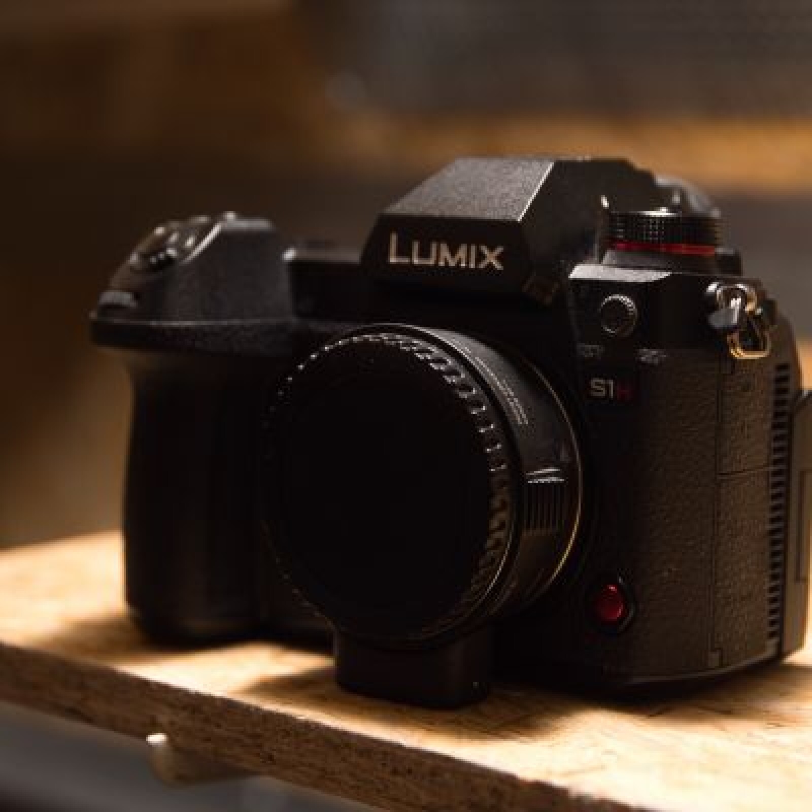 LUMIX S1H Boîtier nu + Mount Converter Canon EF-L - Photo 2 sur 2