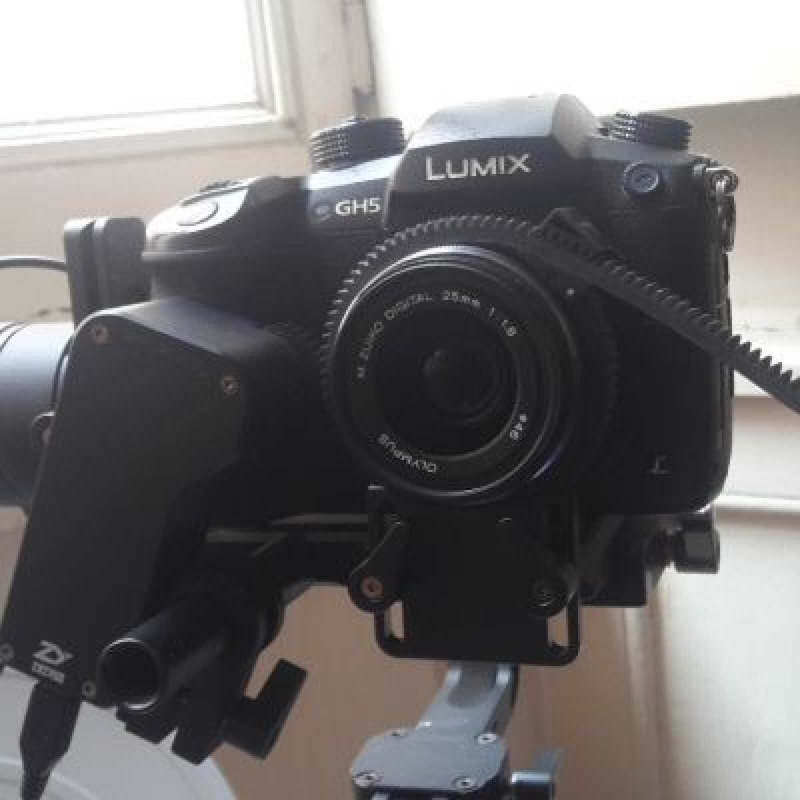 Zhiyun Crane V2 + Follow Focus - Photo 2 sur 4