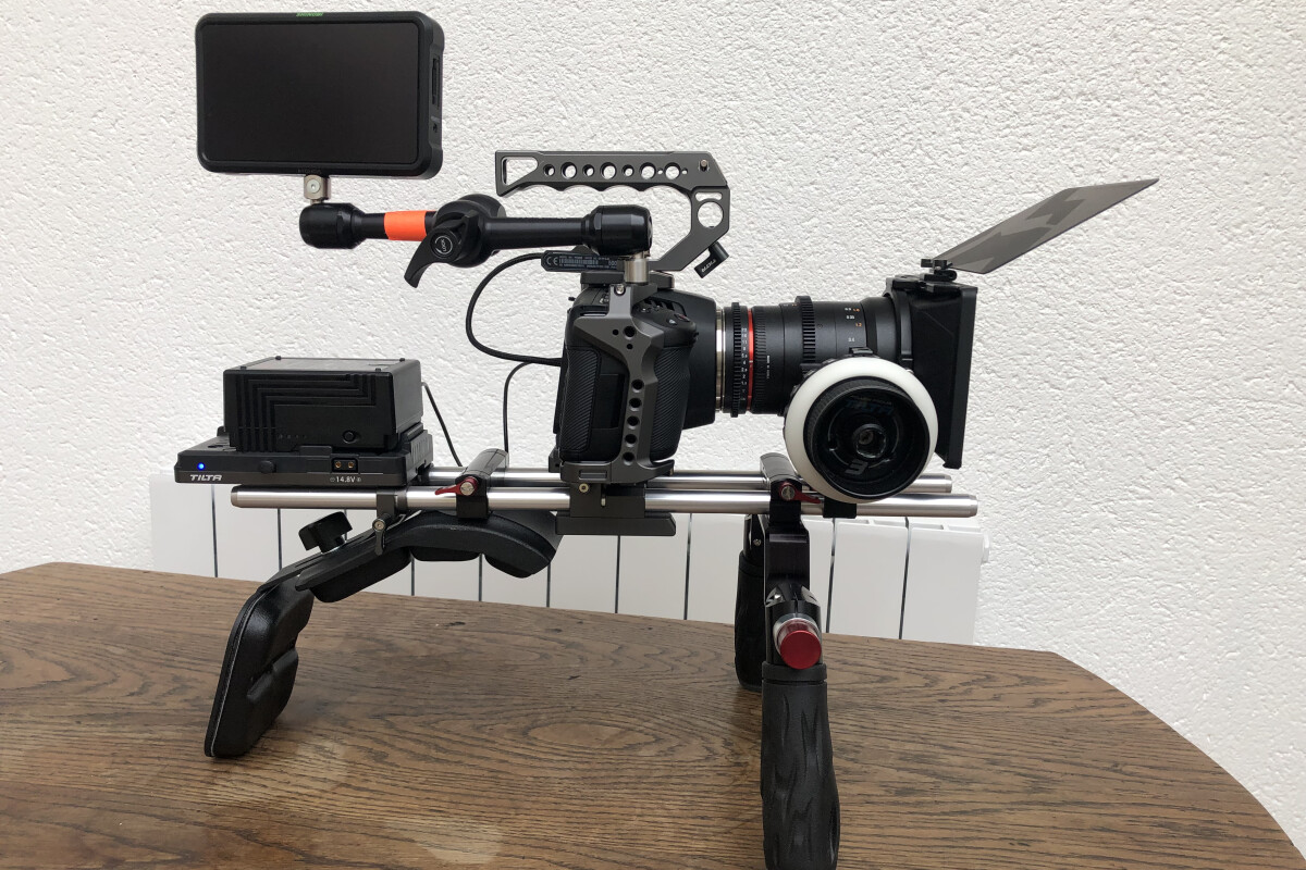Location PACK COMPLET BMPCC 6K + SÉRIE CINE SAMYANG - Lightyshare