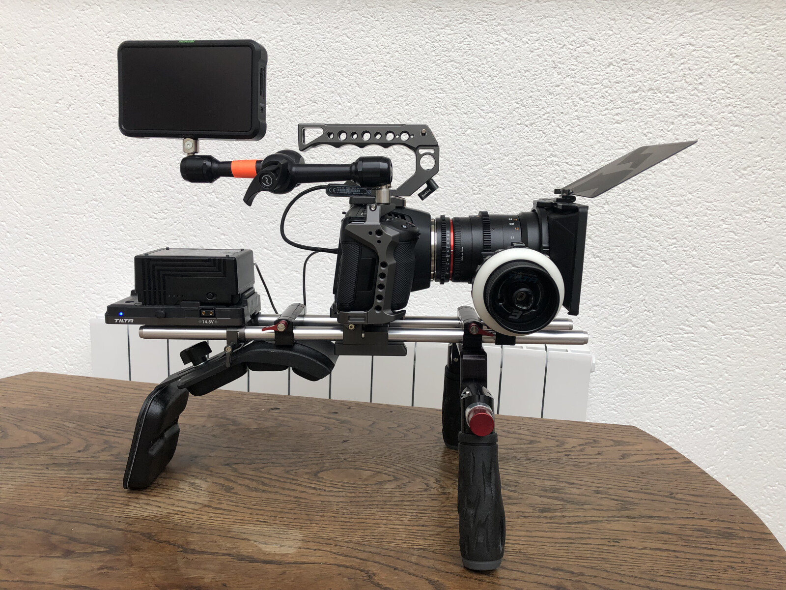 PACK COMPLET BMPCC 6K + SÉRIE CINE SAMYANG - Photo 1 sur 9