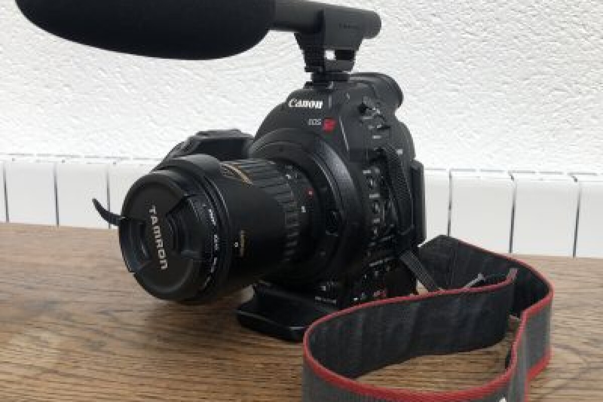 Location PACK CANON EOS C100 (BOITIER + OBJECTIF + MICRO) - Lightyshare