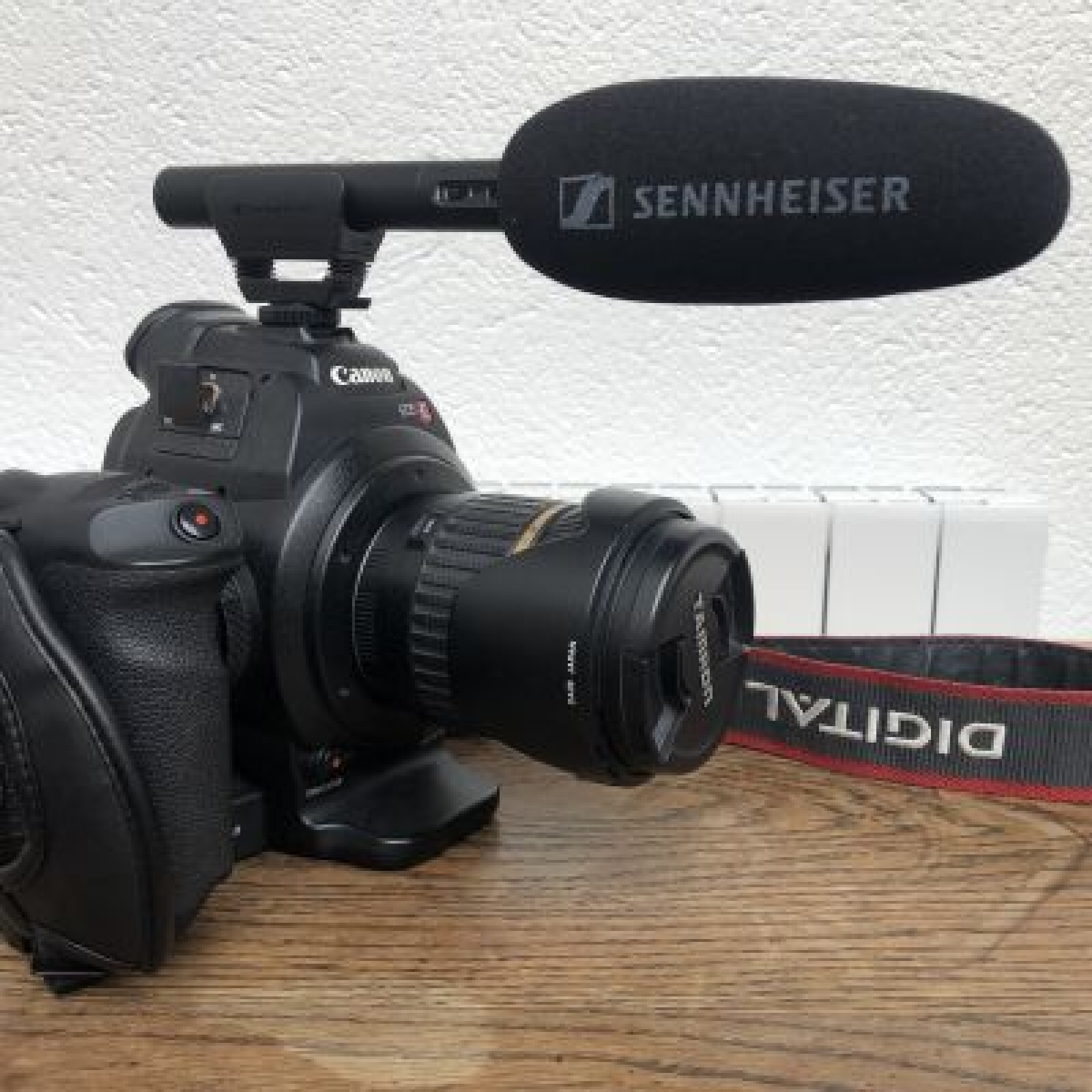 PACK CANON EOS C100 (BOITIER + OBJECTIF + MICRO) - Photo 4 sur 4