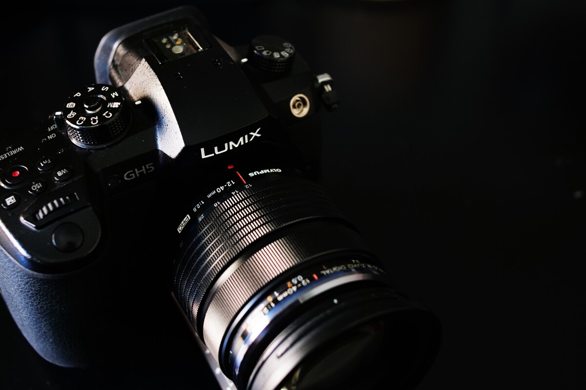 Location Caméra GH5 + Optique 12-40 mm - Lightyshare