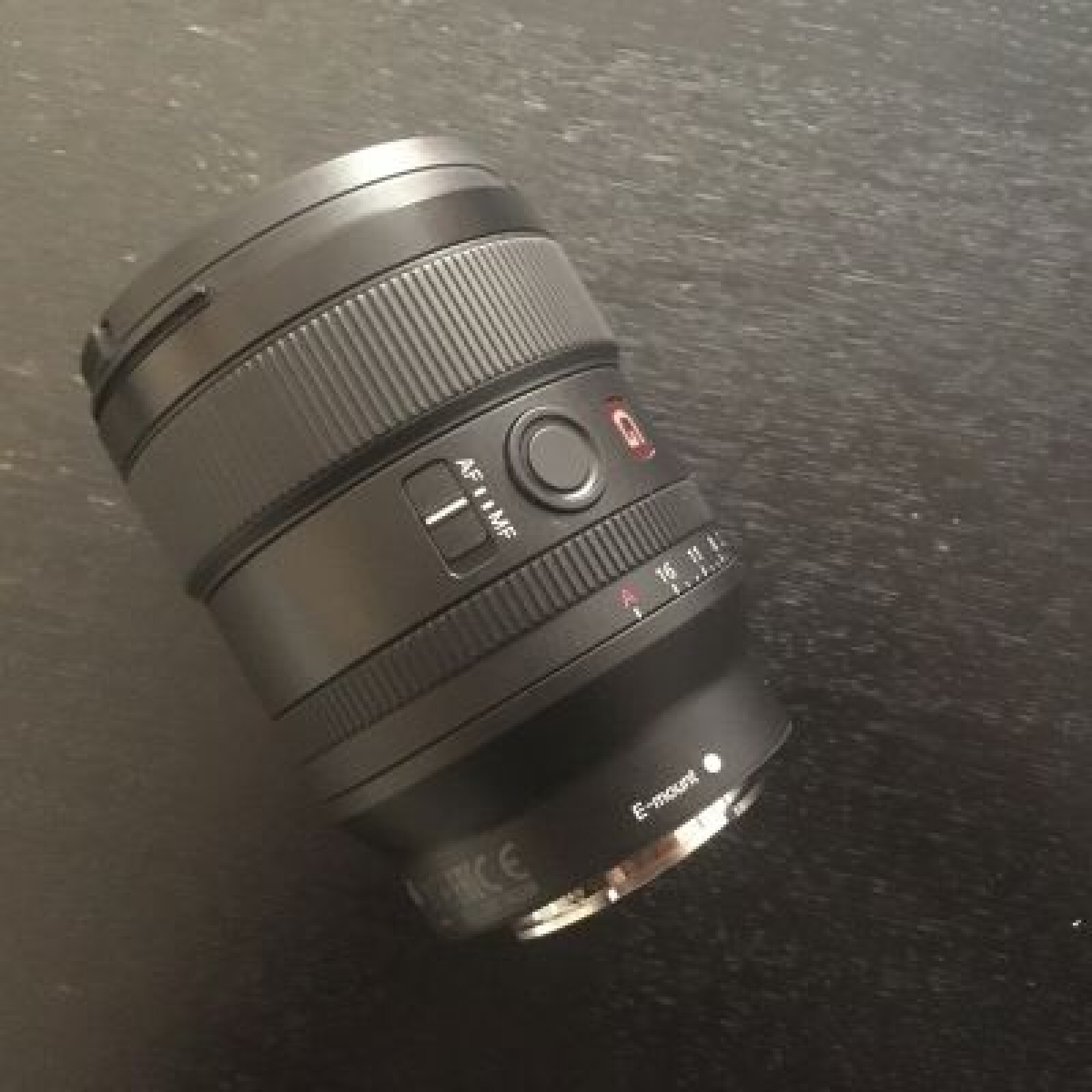 Objectif Grand Angle G Master 24mm - f1.4/16 avec étui de rangement - Photo 2 sur 3