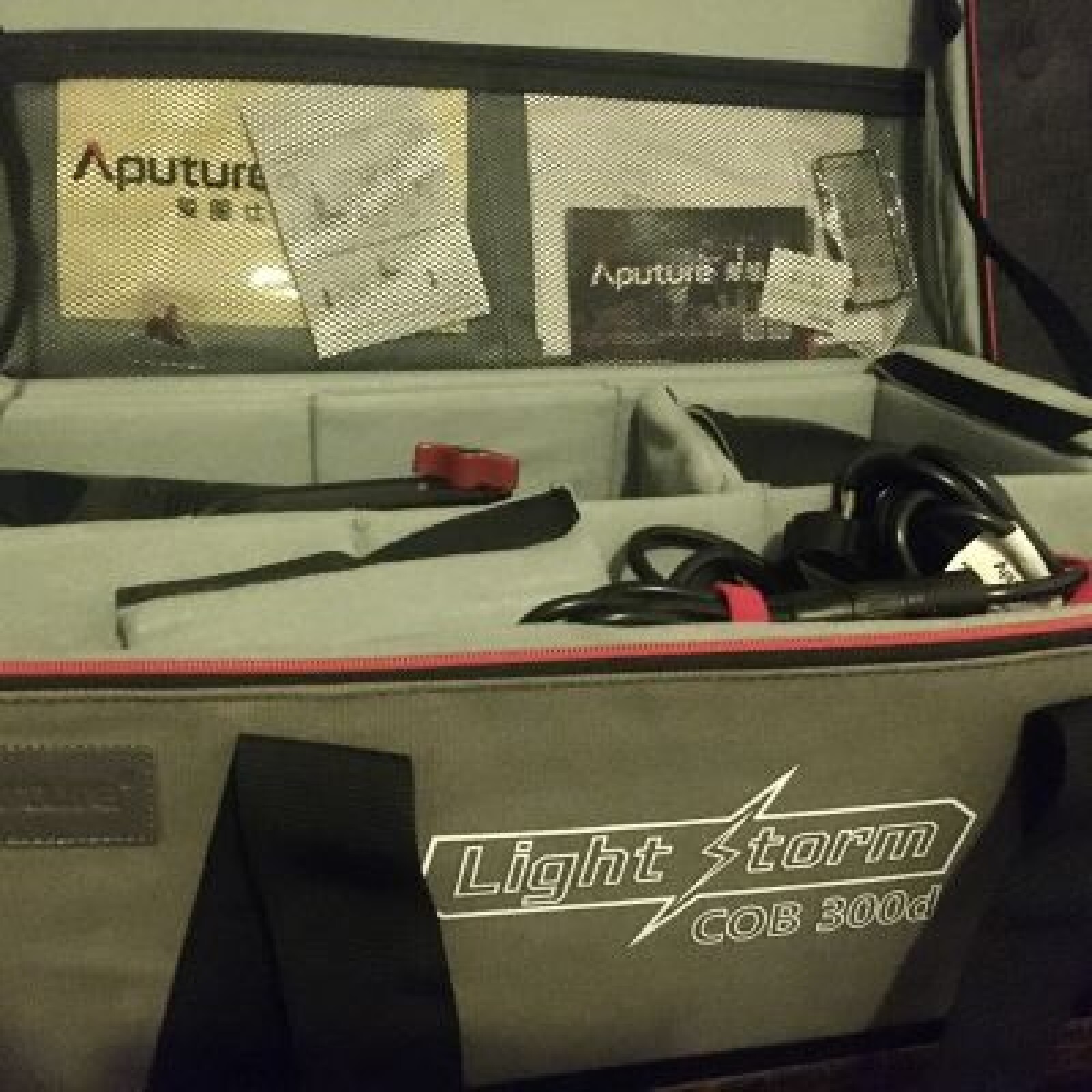 Projecteur LED APUTURE LS C300d (V-mount) / Haute puissance - Photo 2 sur 5