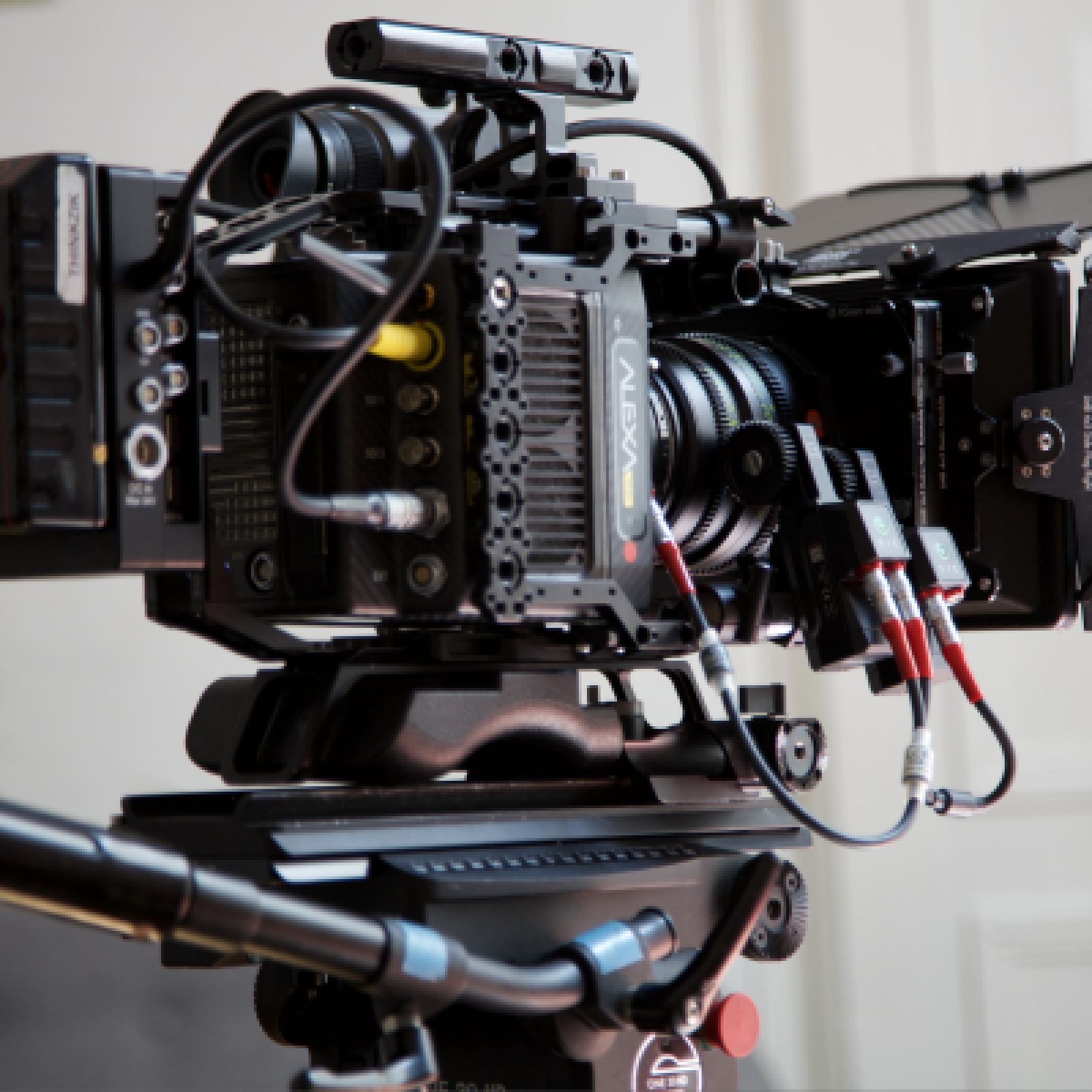 PACK ARRI ALEXA MINI + ACCESSOIRES + OPTIQUES  (1800€/j) - Photo 1 sur 3