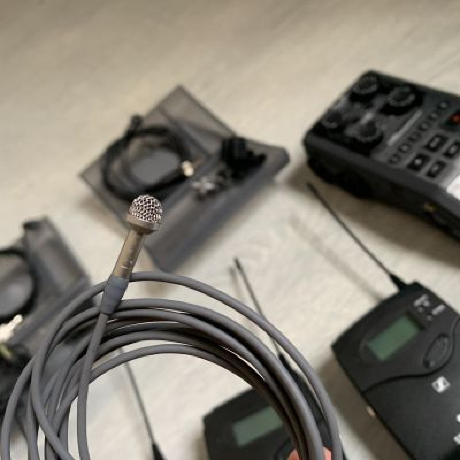 2 HF Sennheiser avec micro  Pro Sanken - Micro-cravate Sanken COS-11D - Lavalier Microphone à Paris 75010 - Photo 1 sur 3