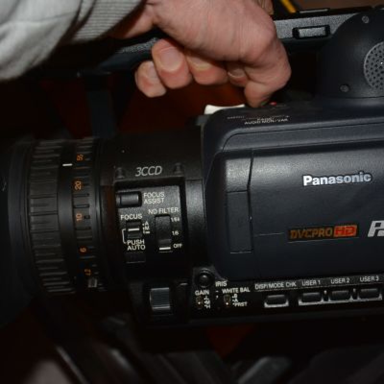 Caméra Panasonic AG-HVX200 + 2 cartes P2 x 64GB - Photo 3 sur 3