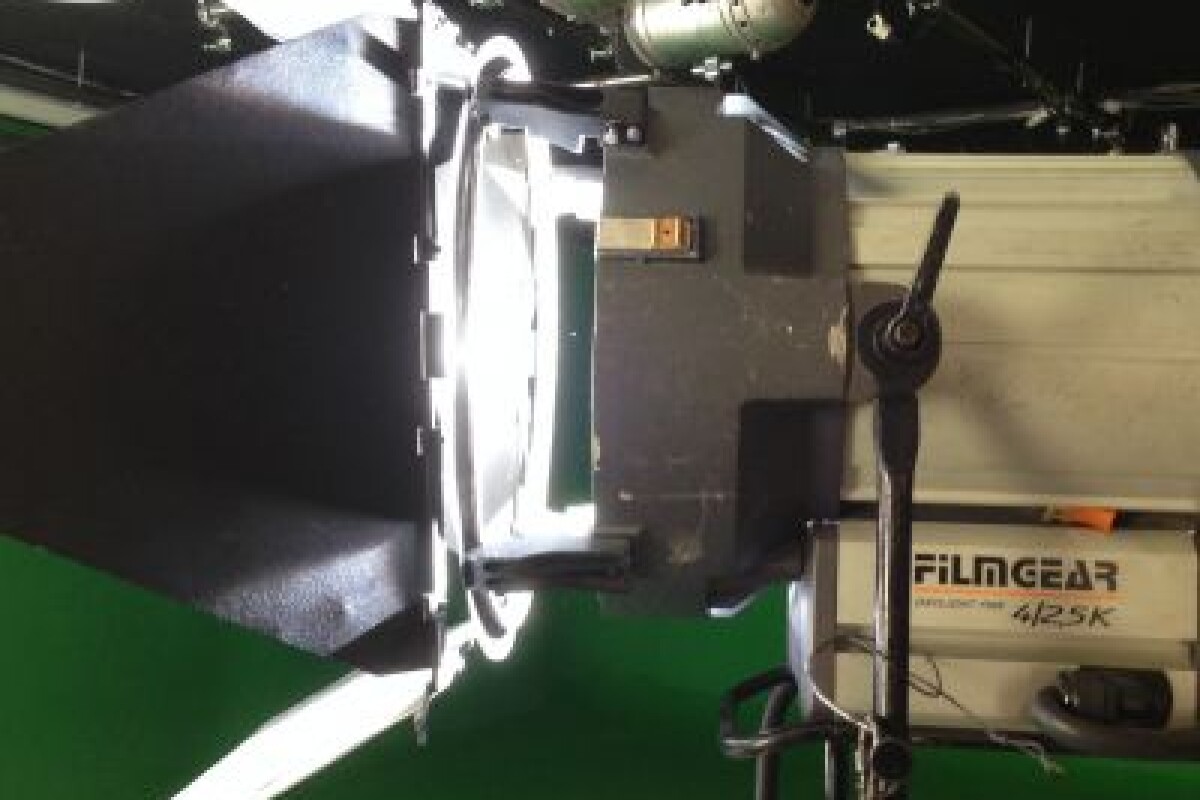 Location Projecteur HMI PAR Filmgear lampé en 2,5kW - Lightyshare