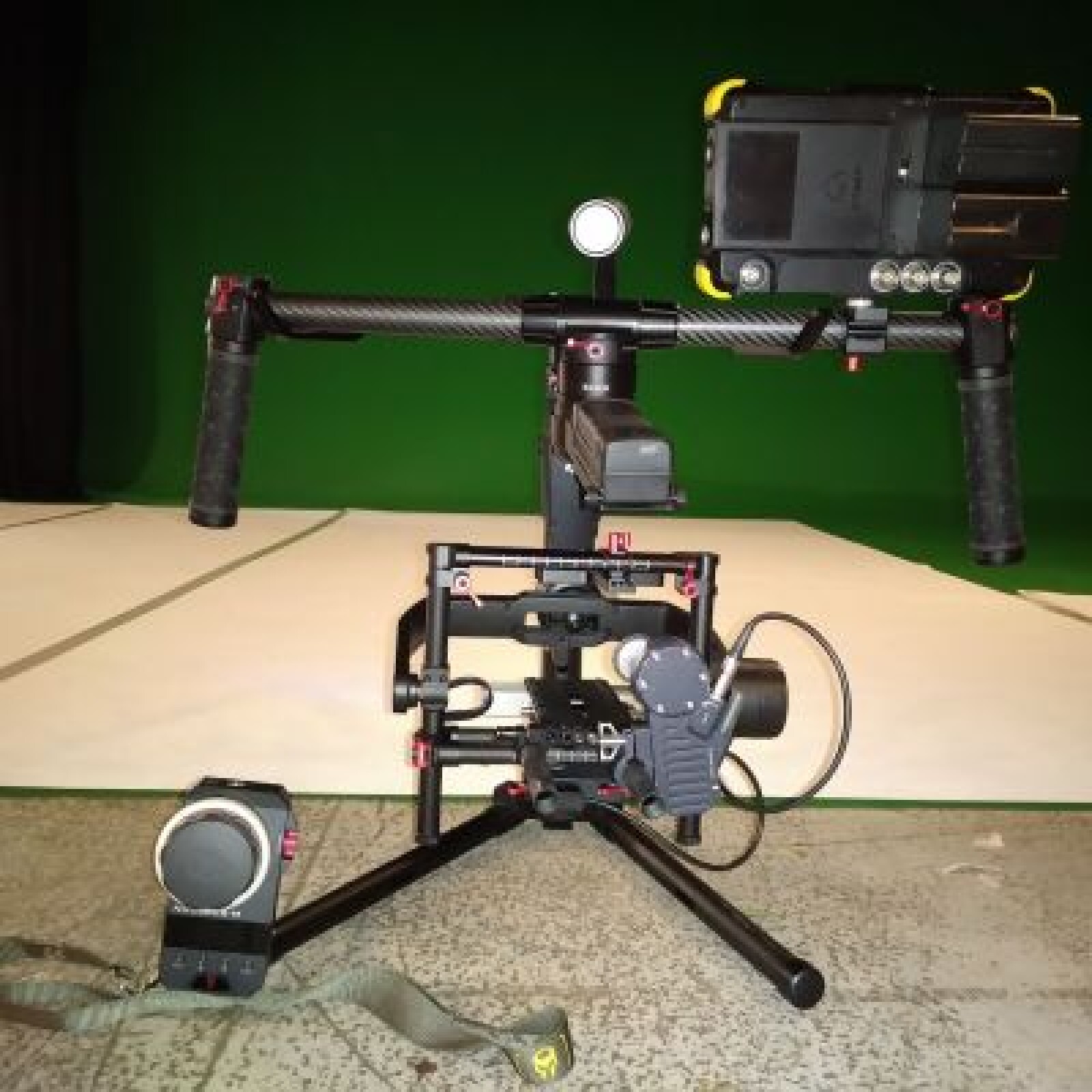 Pack DJI stabilisateur Ronin MX + Moniteur enregistreur Shogun Flamme + follow focus HF wireless tilta nucleus M - Photo 1 sur 4