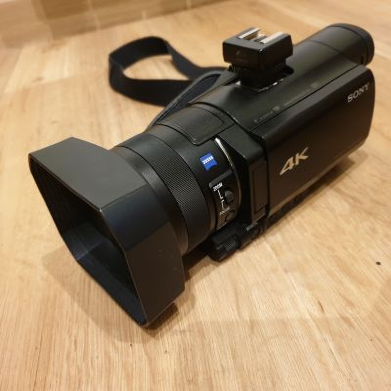 Caméscope 4K FDR-AX100 - Photo 1 sur 2