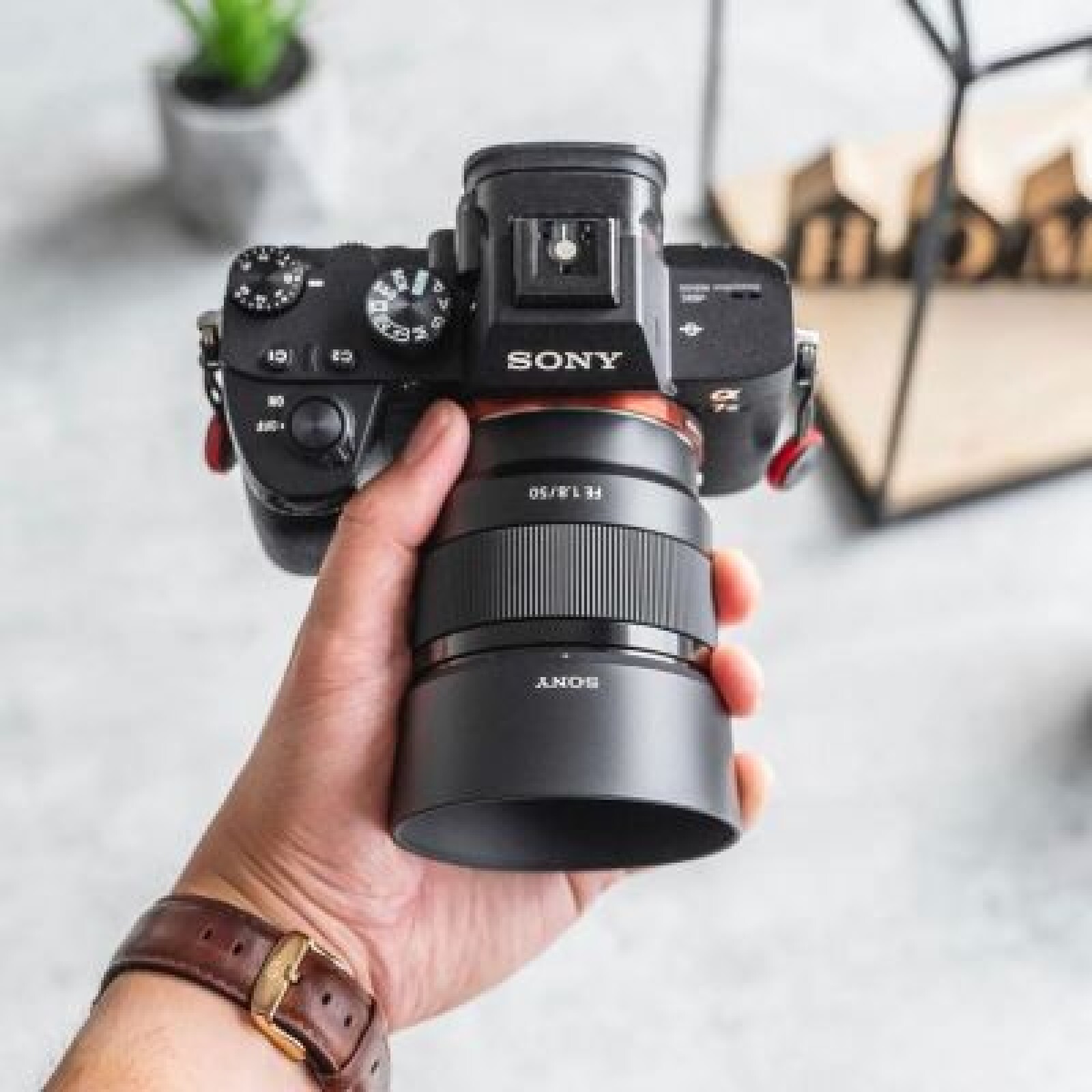 Sony A7III + OBJ 50mm F1.8 +smallrig + 2x battery - Photo 1 sur 2