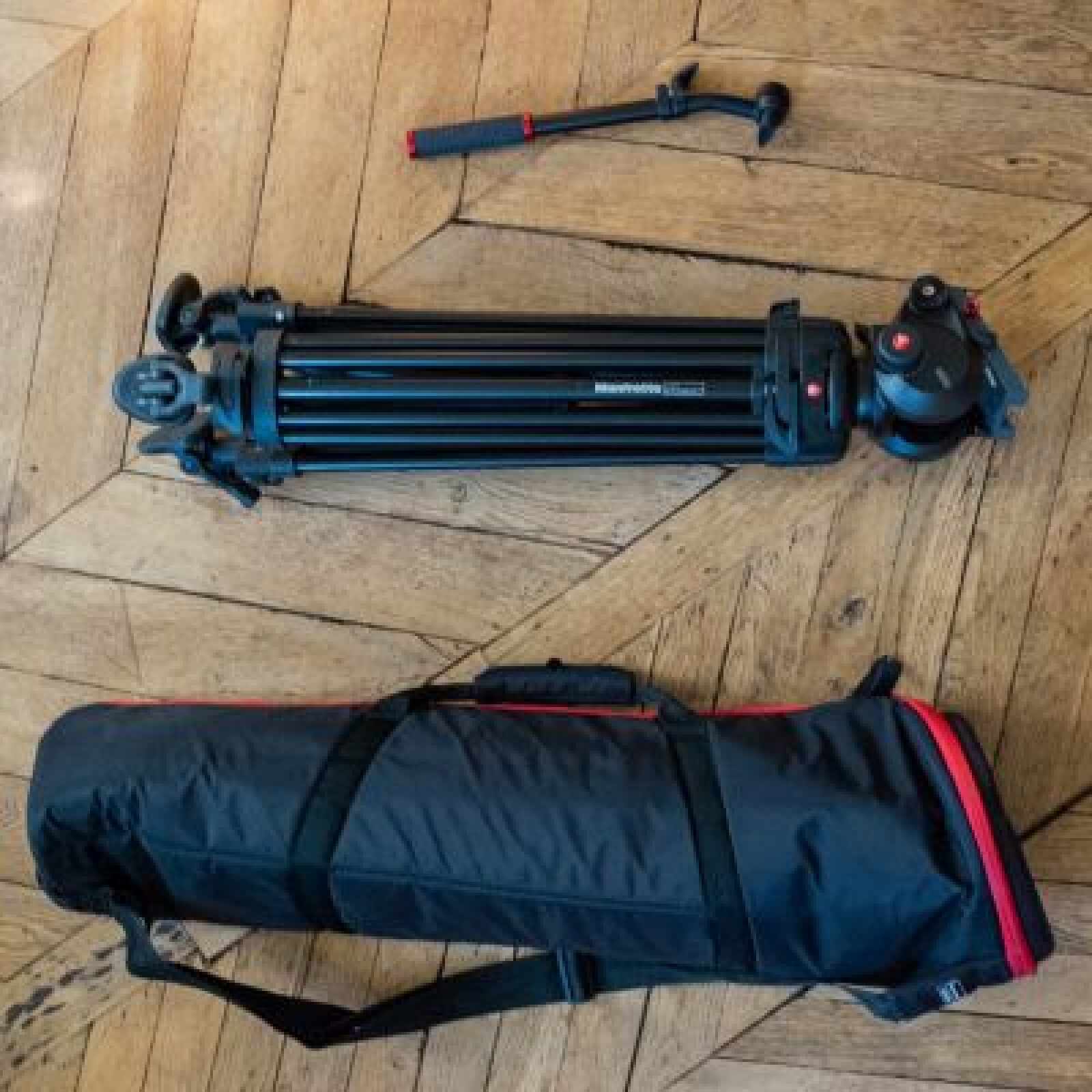 Trépied Manfrotto pro 546 B + tête fluide 504HD + sac de transport - Photo 2 sur 2