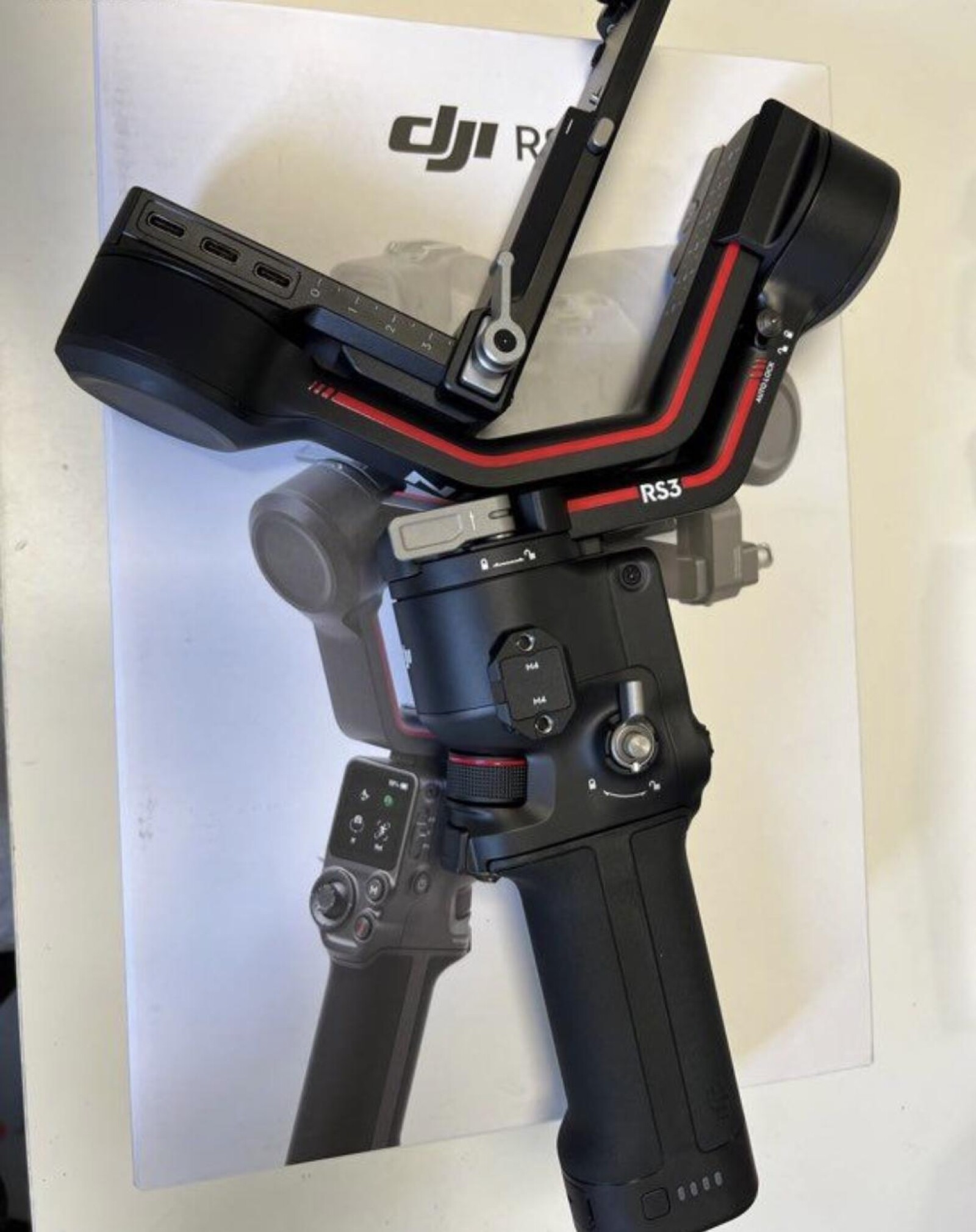 Stabilisateur dji rs3 - Photo 2 sur 2