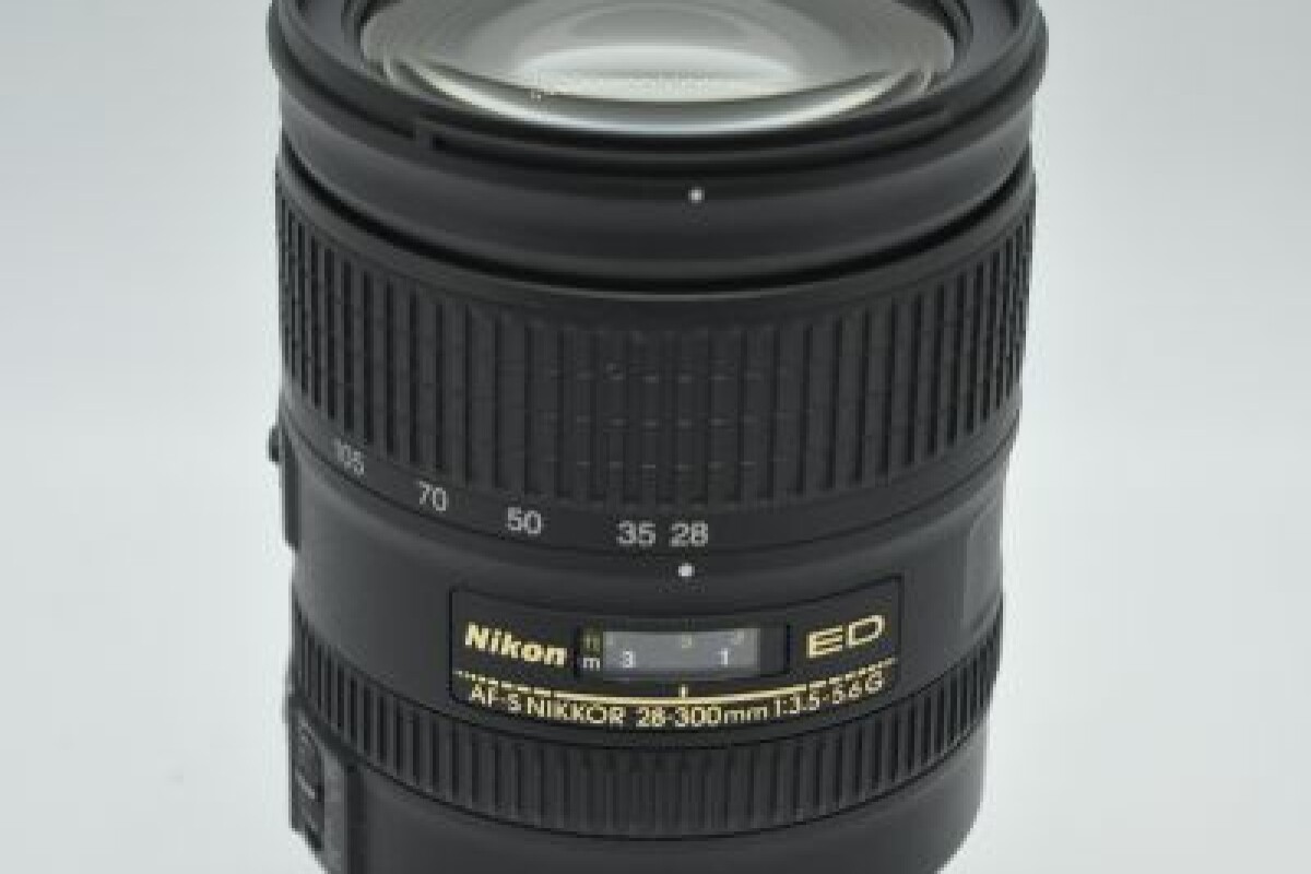Location Zoom à tout faire Nikon 28-300mm pour FF - Lightyshare