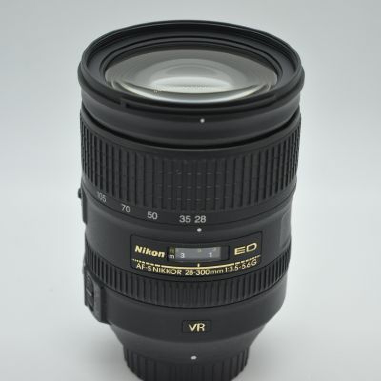 Zoom à tout faire Nikon 28-300mm pour FF - Photo 1 sur 1