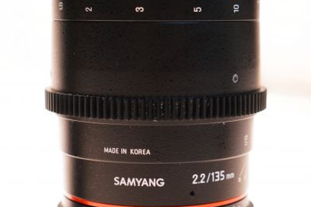 Location SAMYANG CINE LENS 135 MM T2.2 - Objectif monture sony FE - Lightyshare