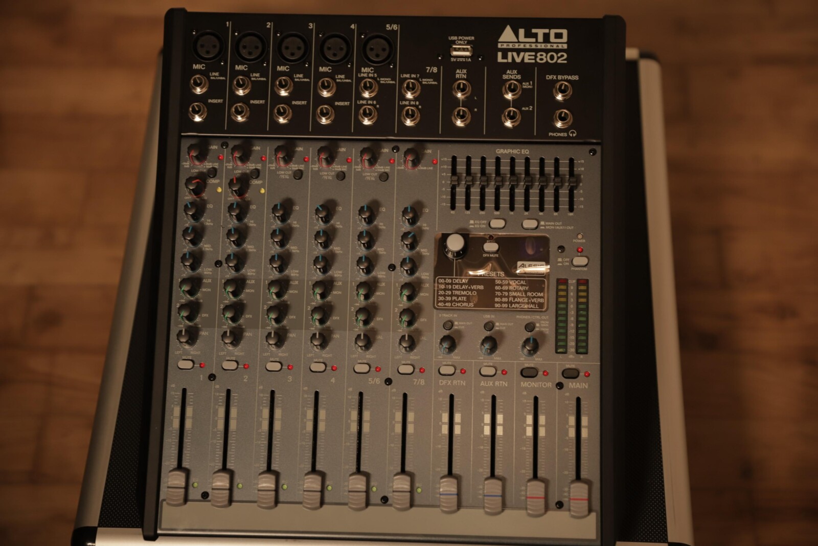 Table de mixage Alto Live 802 - Photo 1 sur 5