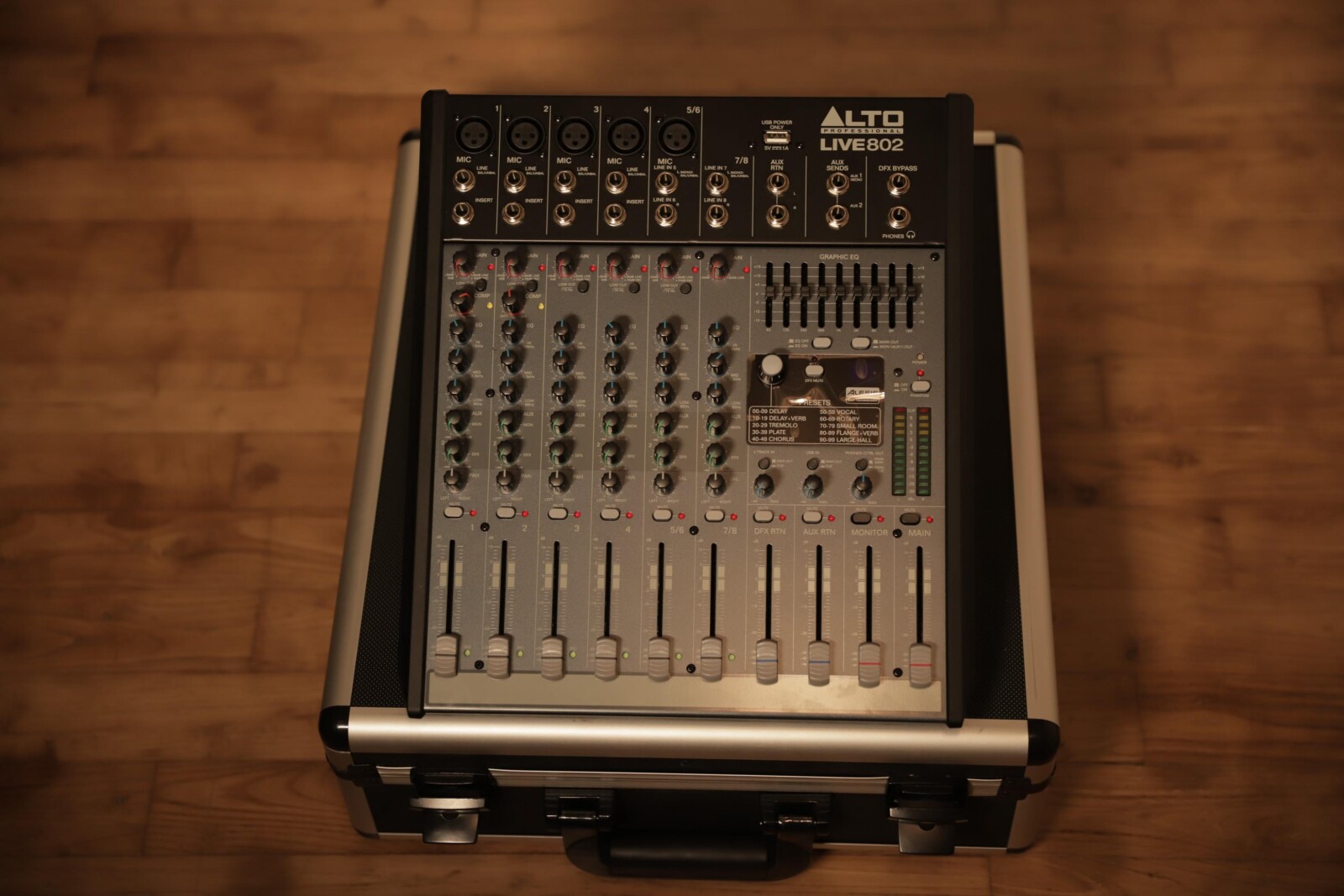 Table de mixage Alto Live 802 - Photo 2 sur 5