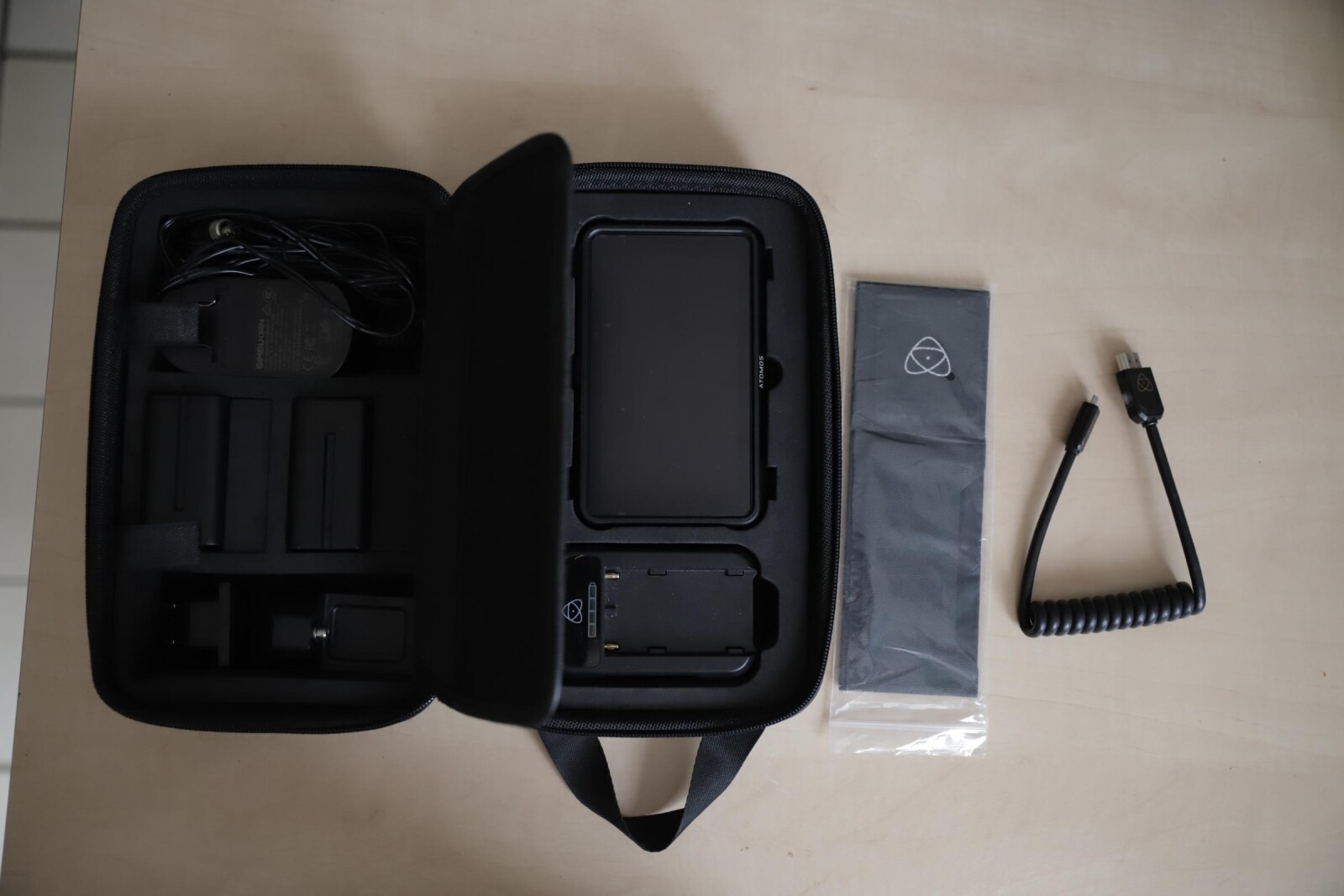 Atomos Ninja V KIT accessoires + DD 500go - Photo 1 sur 2