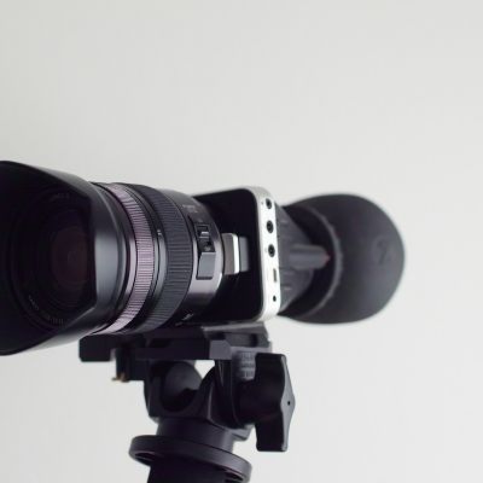 Black Magic Pocket avec  zoom Lumix 12/34 2.8 - Photo 2 sur 3