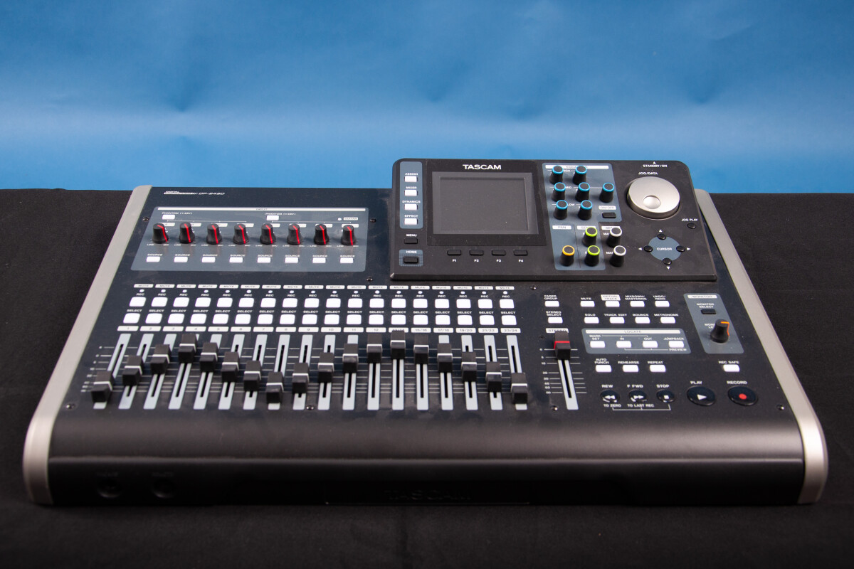 Location Tascam DP-24SD - Lightyshare