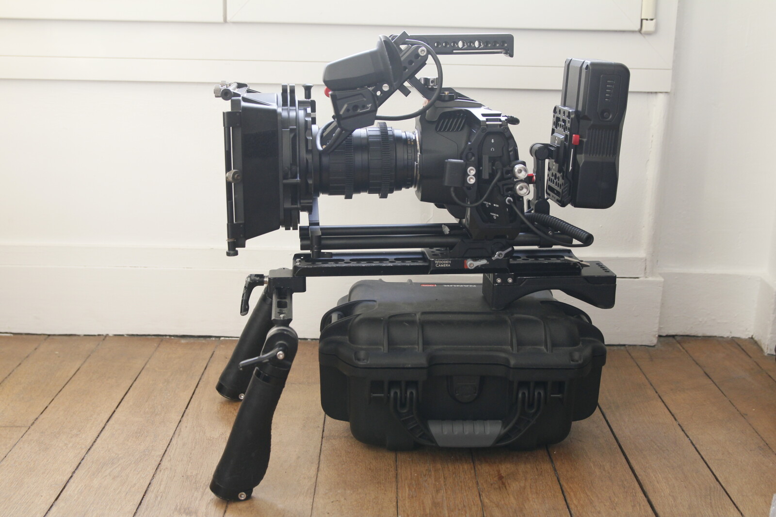 BMPCC 6K PRO (pack 1 epaule)----vs--- Ursa Mini Pro / Red Komodo / S1H / Canon C300 / - Photo 2 sur 9
