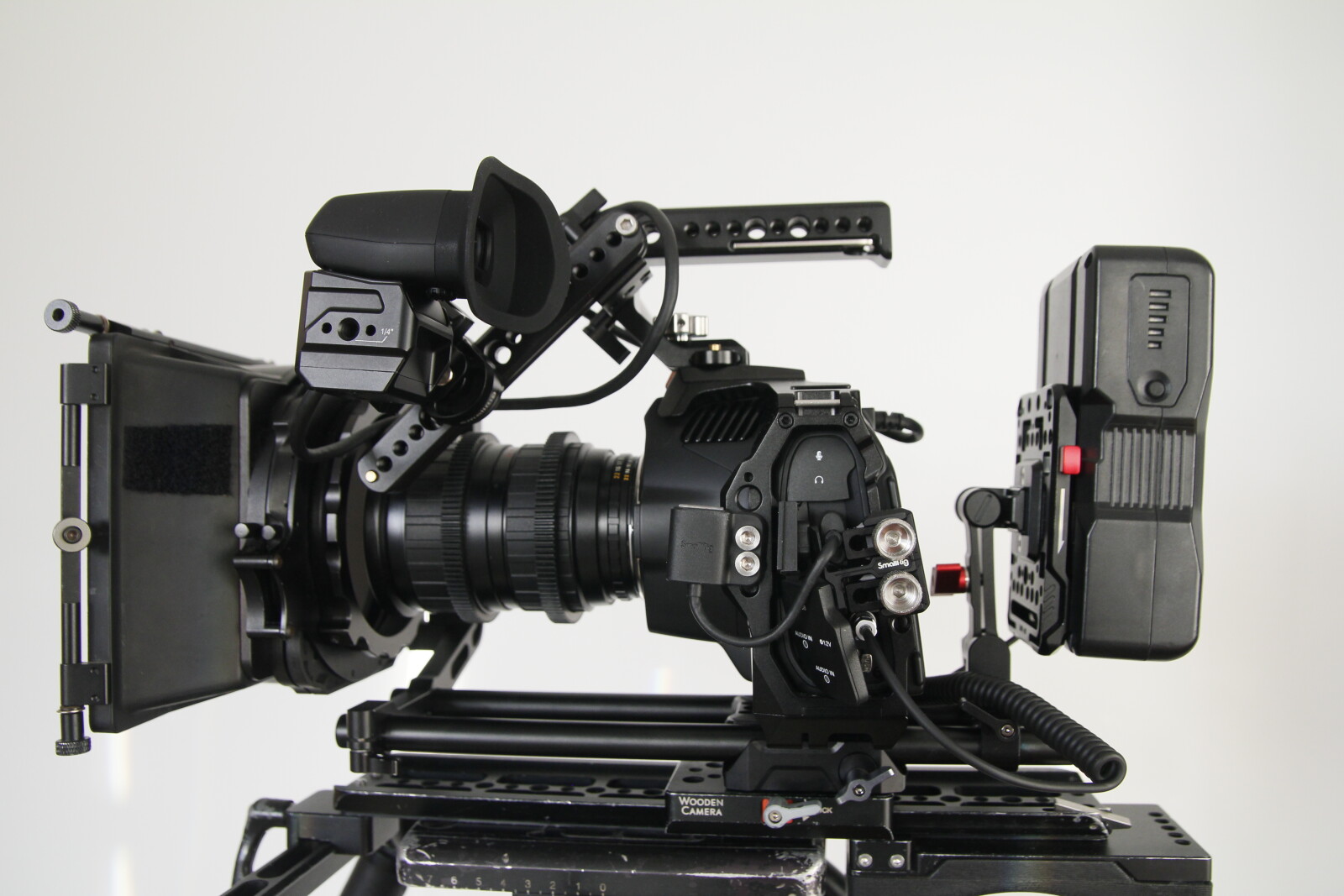 BMPCC 6K PRO (pack 1 epaule)----vs--- Ursa Mini Pro / Red Komodo / S1H / Canon C300 / - Photo 5 sur 9