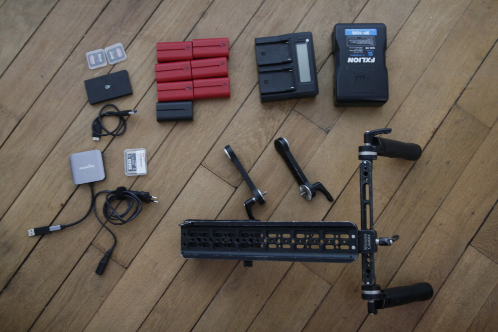 BMPCC 6K PRO (pack 3 basique)----vs--- Ursa Mini Pro / Red Komodo / S1H / Canon C300 / - Photo 4 sur 4