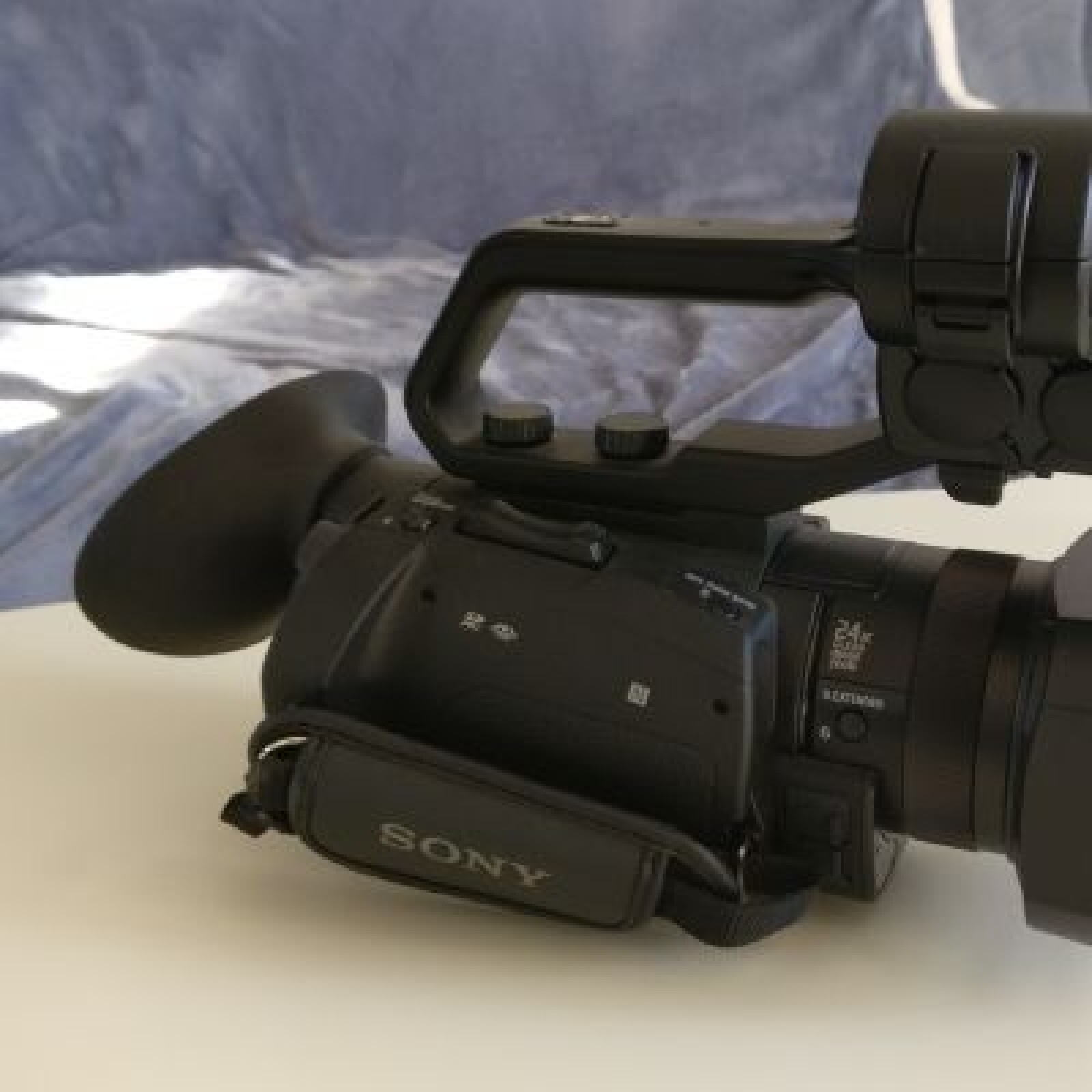 PXW-X70 4K - Photo 1 sur 3