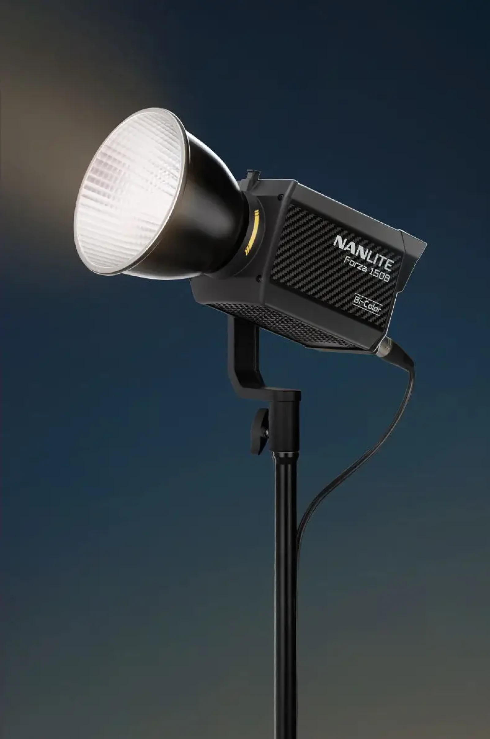 Nanlite Forza 150B + Softbox + Pied Manfrotto - Photo 2 sur 4