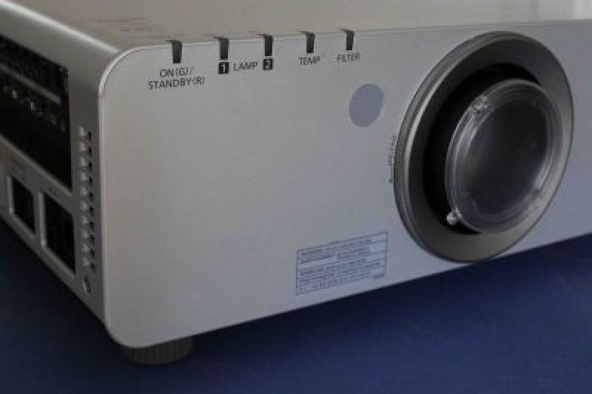 Location Panasonic PT-DZ680 - Lightyshare