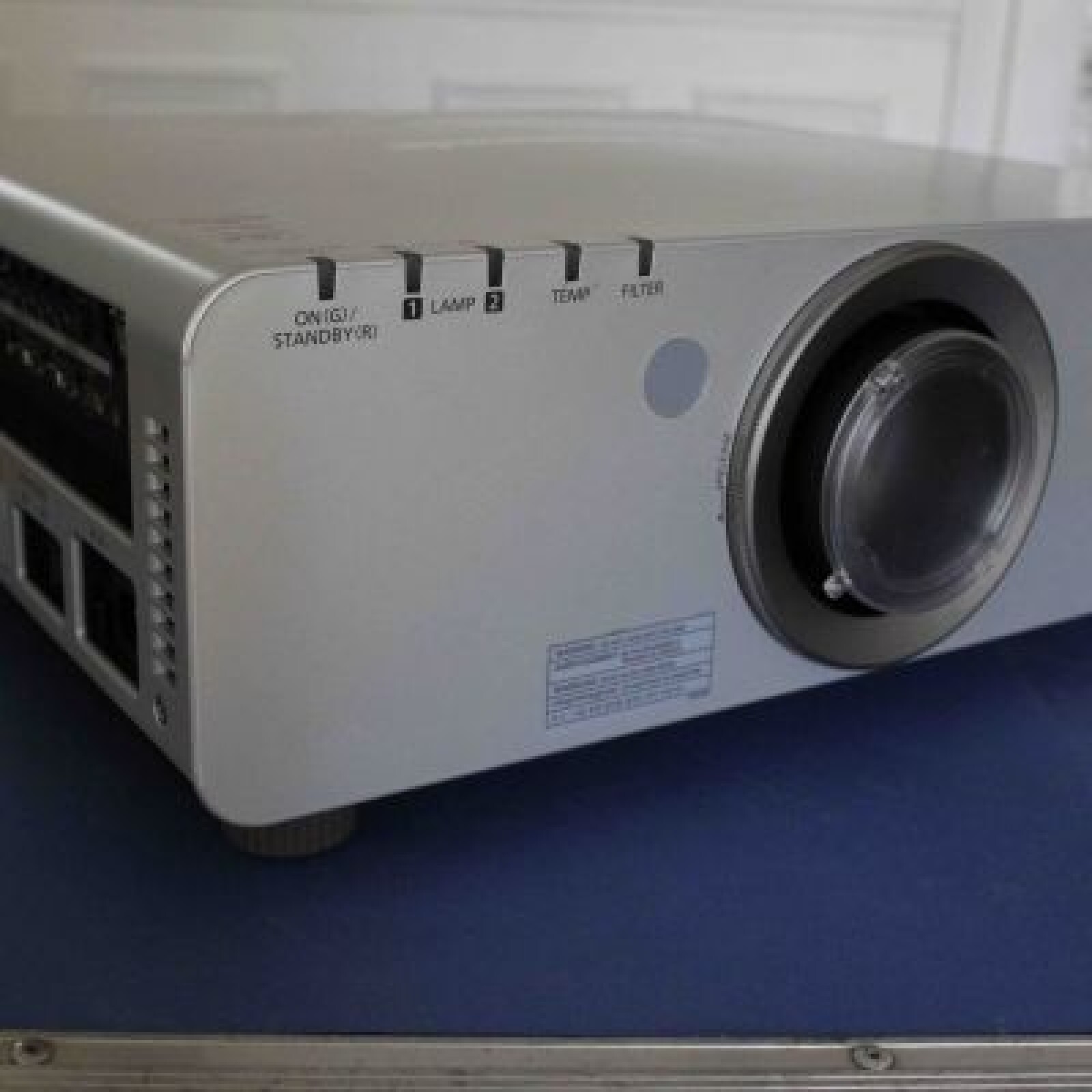 Panasonic PT-DZ680 - Photo 1 sur 5