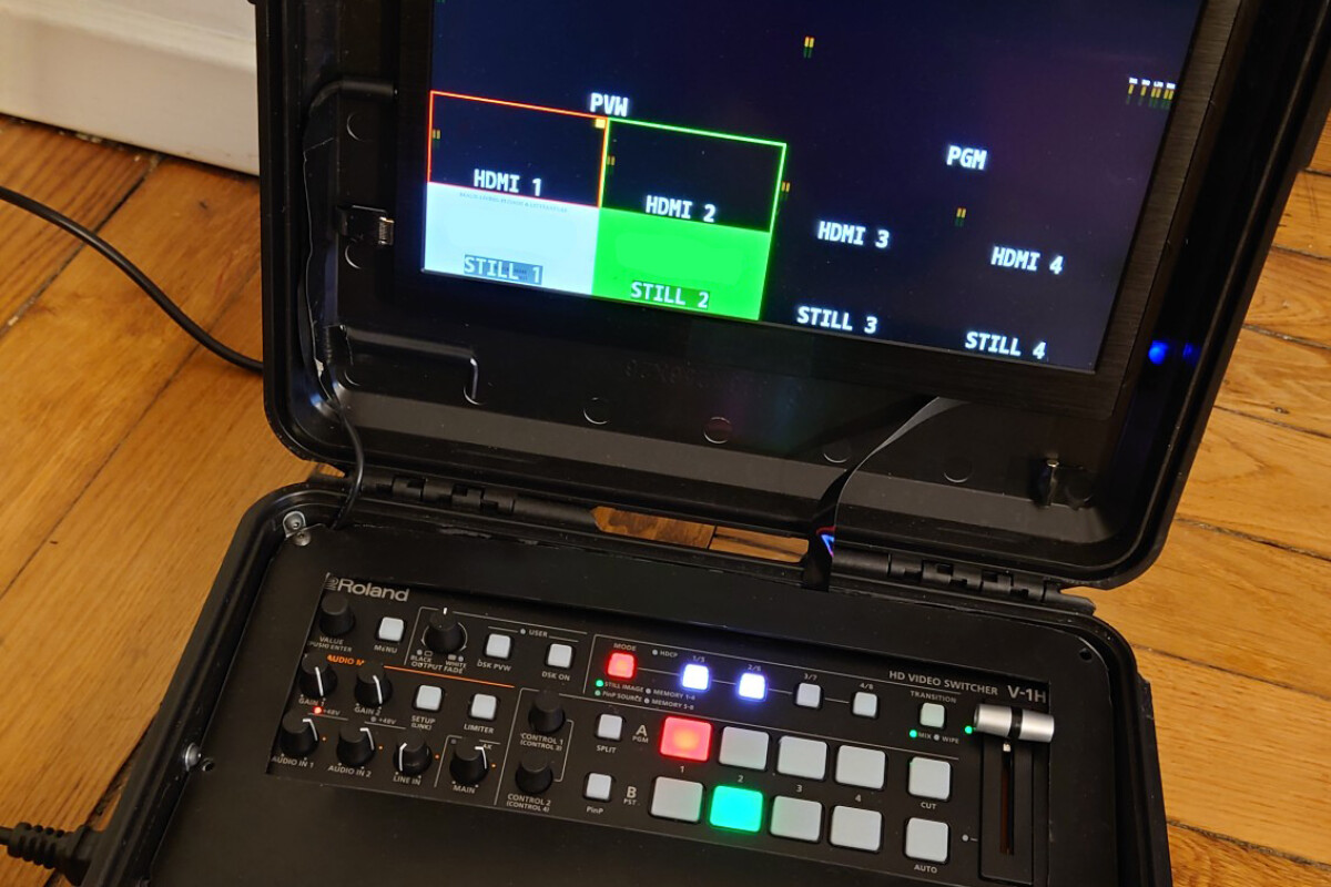 Location Box Mélangeur ROLAND V-1HD+ et écran Vision en valisette  - Lightyshare