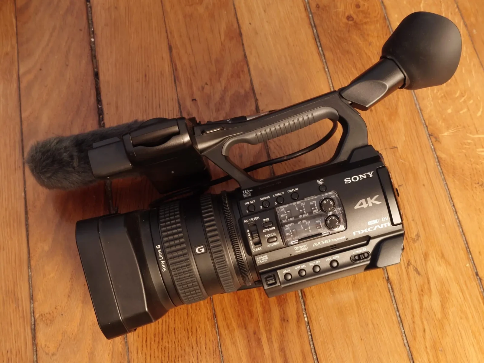 Sony HXR-NX200 - Photo 1 sur 4