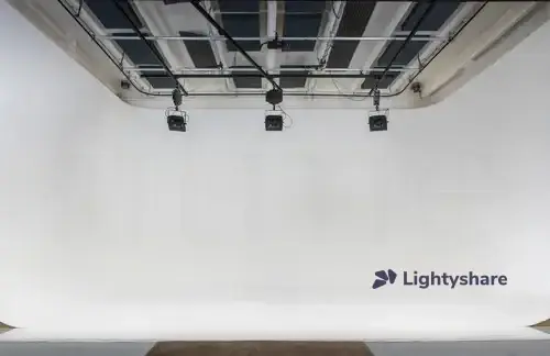 Location Cyclorama 3 faces 100 m² - Lightyshare