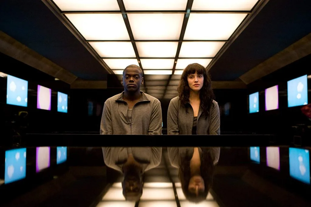 Daniel Kaluuya et Jessica Brown Findlay - Black Mirror - Fifteen Million Merits - ©Giles Keyte