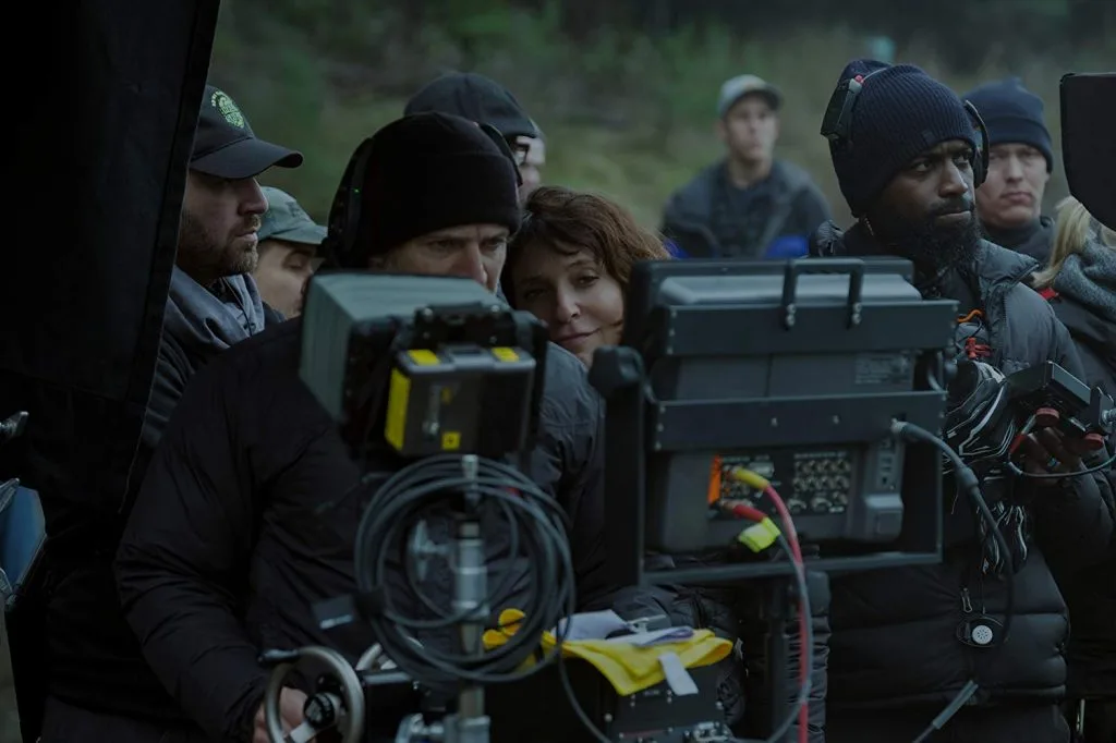 Susanne Bier et l'équipe technique de Bird Box - ©Merrick Morton